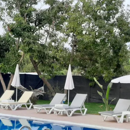 Kaya Koey 公寓式酒店 *